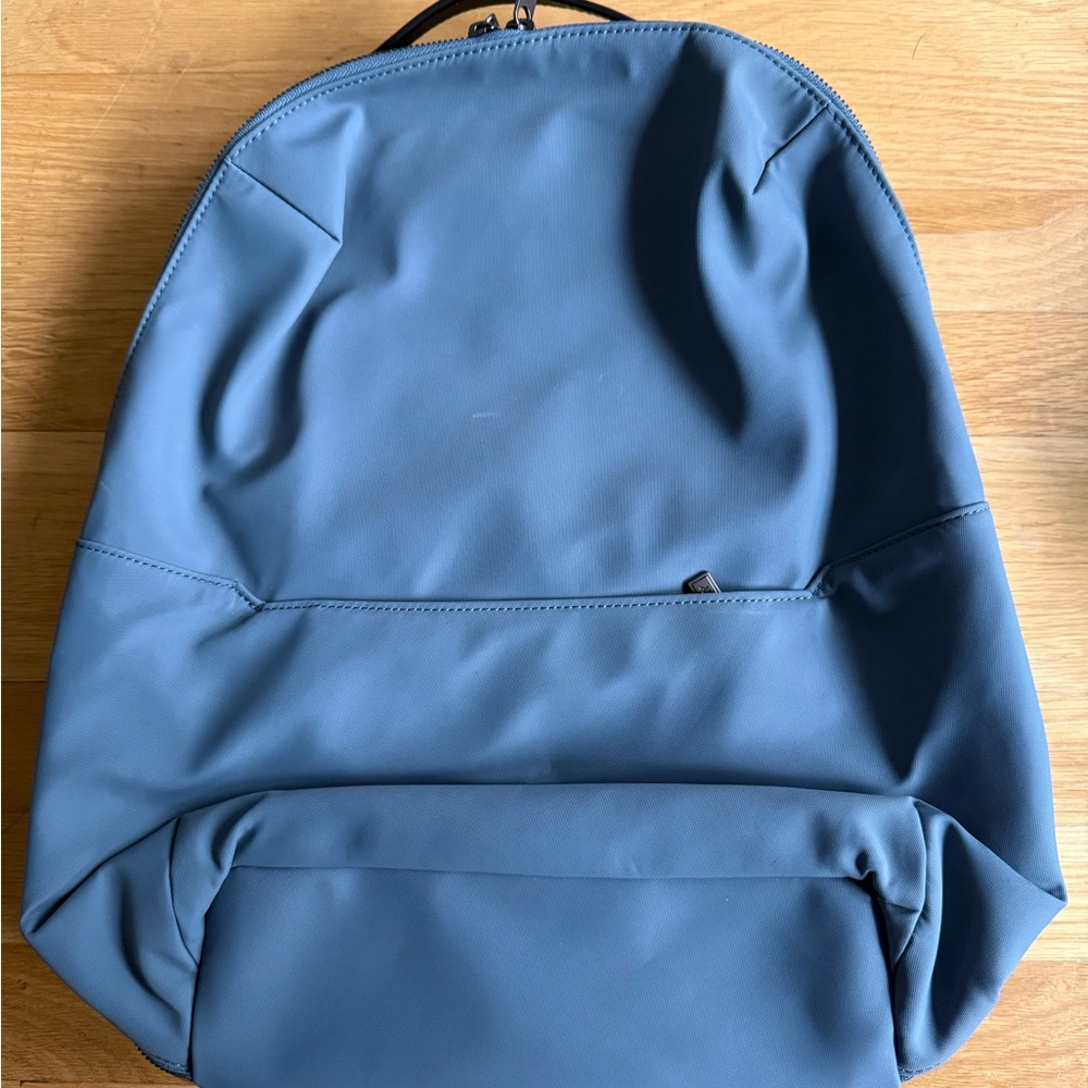 Away "The Everywhere Zip Backpack" Coast Blue